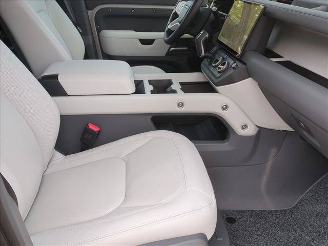 New 2026 Land Rover Defender 110 X-Dynamic SE AWD/4WD image 17