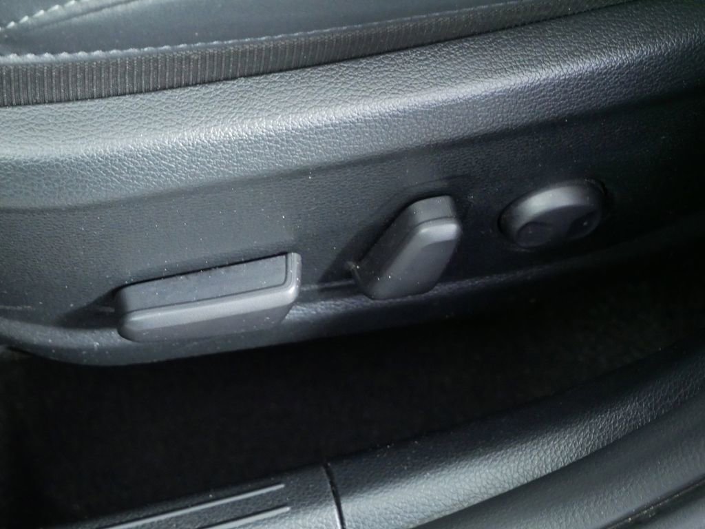 Certified 2023 Kia Seltos EX image 22