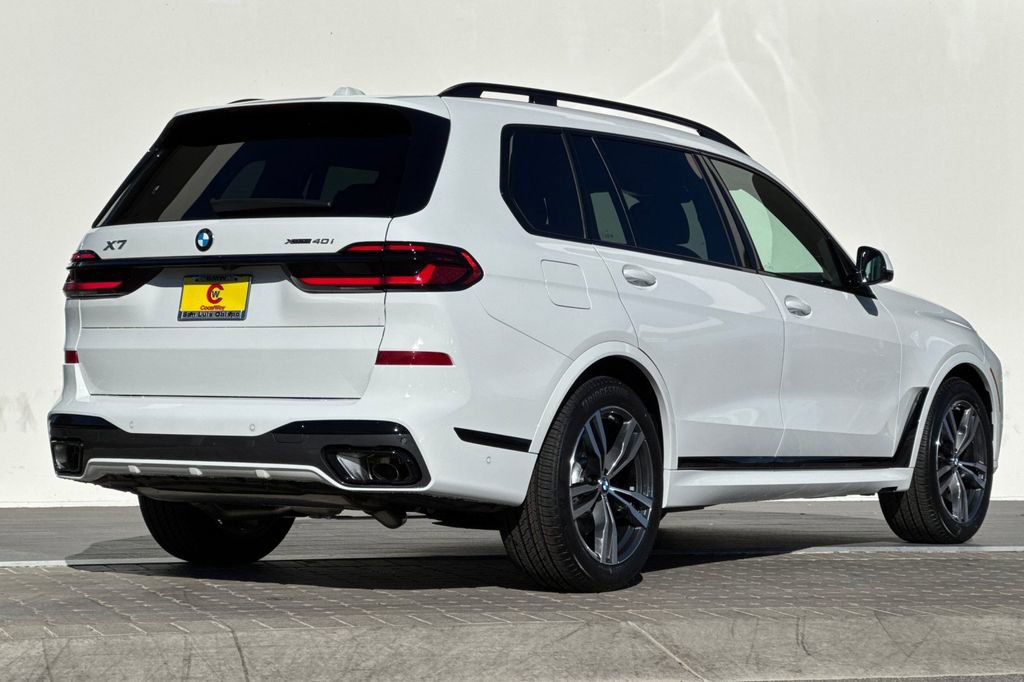 New 2026 BMW X7 xDrive40i w/ M Sport Package AWD/4WD image 3