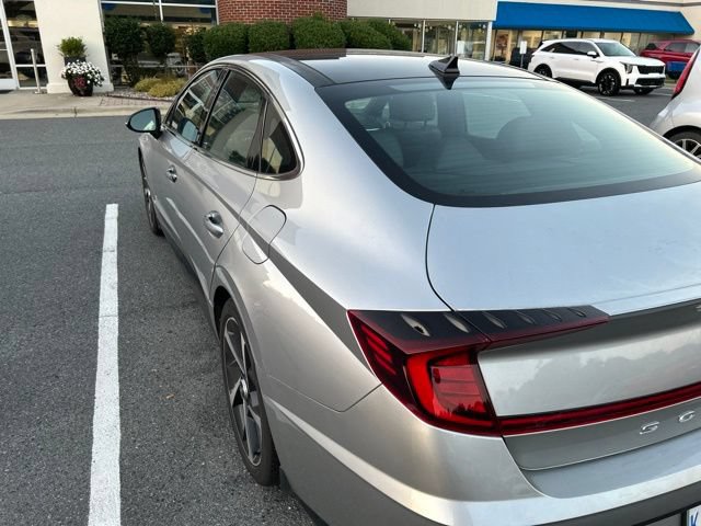 Used 2021 Hyundai Sonata SEL Plus w/ Tech Package FWD image 3