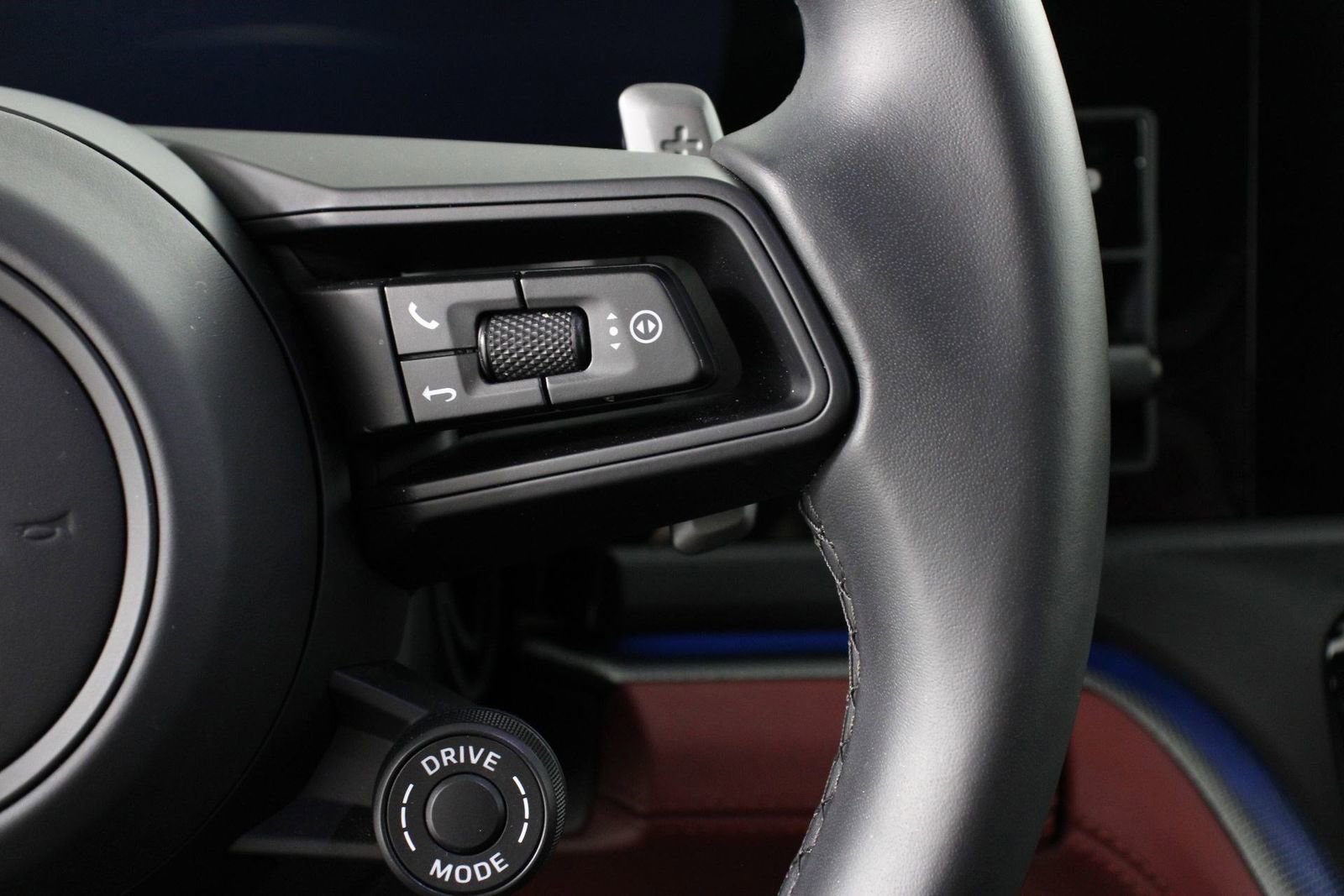 Certified 2025 Porsche Panamera image 15