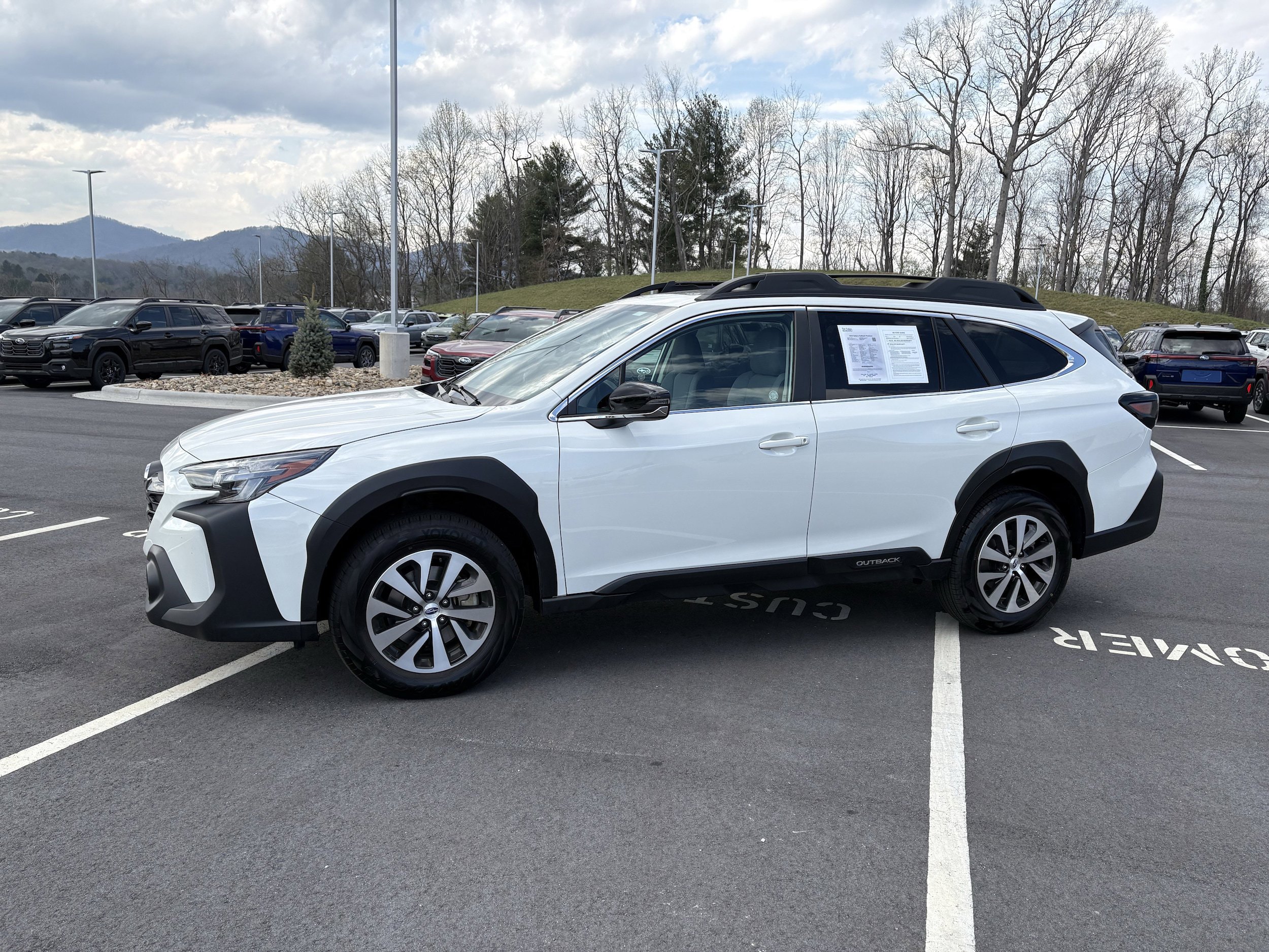 Used 2025 Subaru Outback Premium image 4