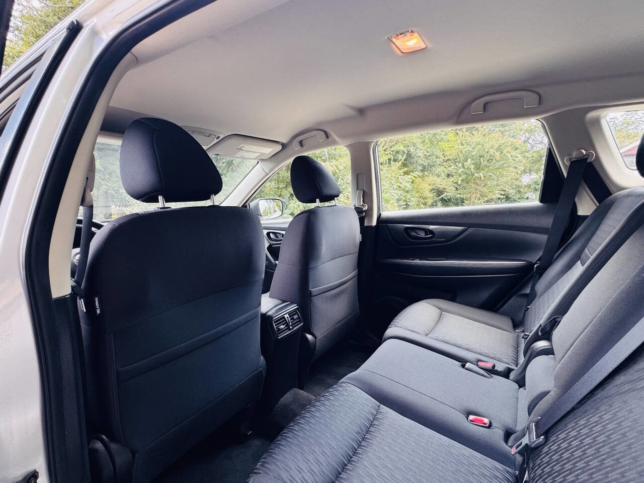 Used 2020 Nissan Rogue S image 10