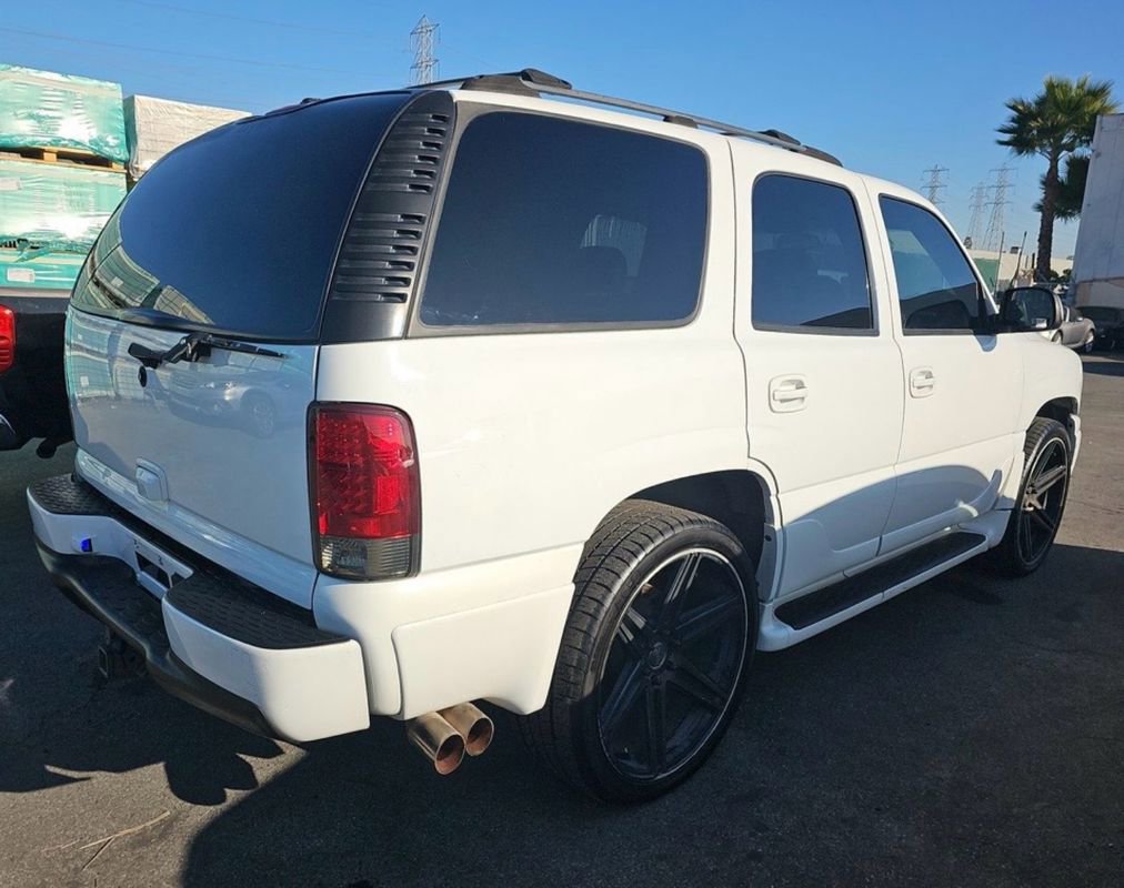 Used 2005 GMC Yukon Denali AWD/4WD image 2