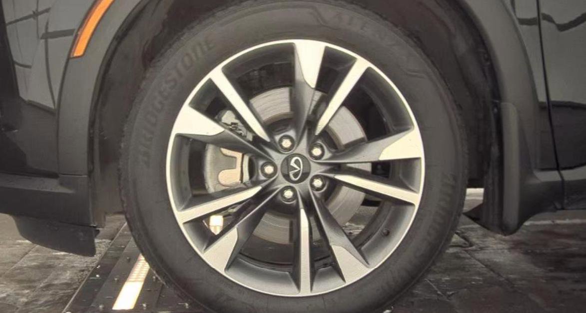 Certified 2023 INFINITI QX60 Luxe w/ Cargo Package image 9