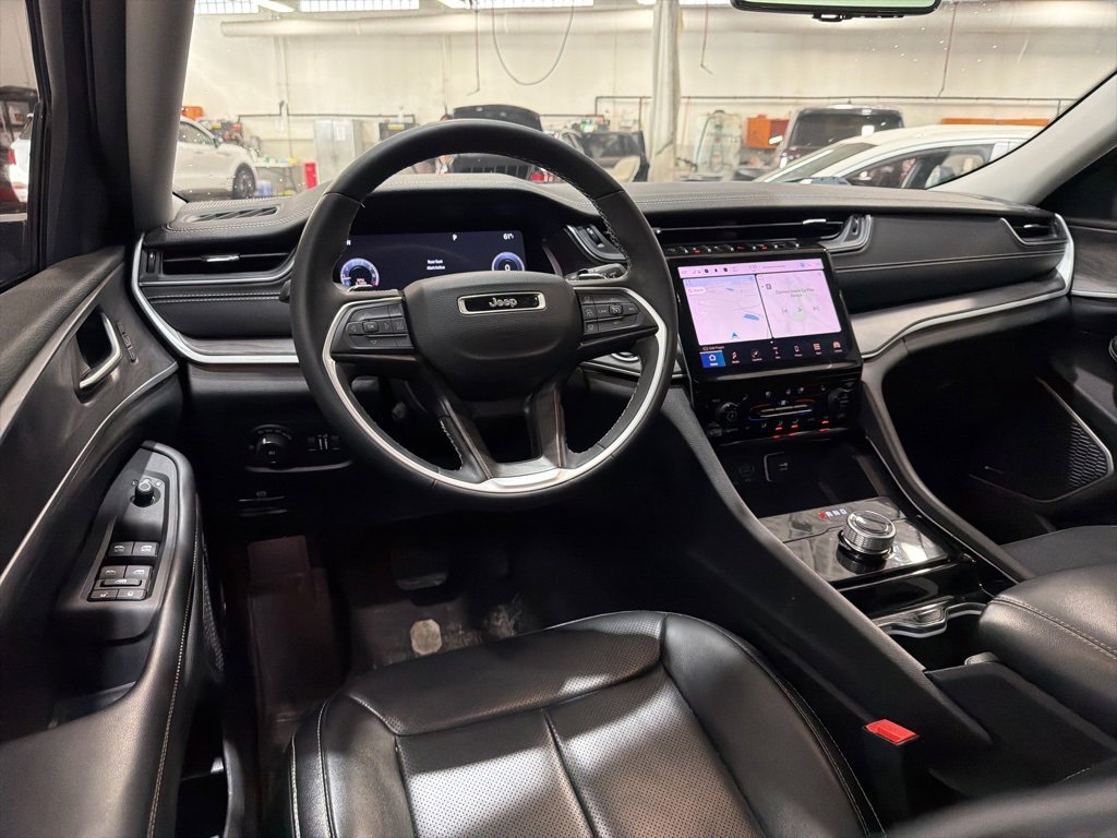Used 2023 Jeep Grand Cherokee L Limited w/ Luxury Tech Group II image 10