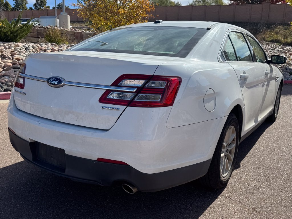 Used 2014 Ford Taurus SE FWD image 7