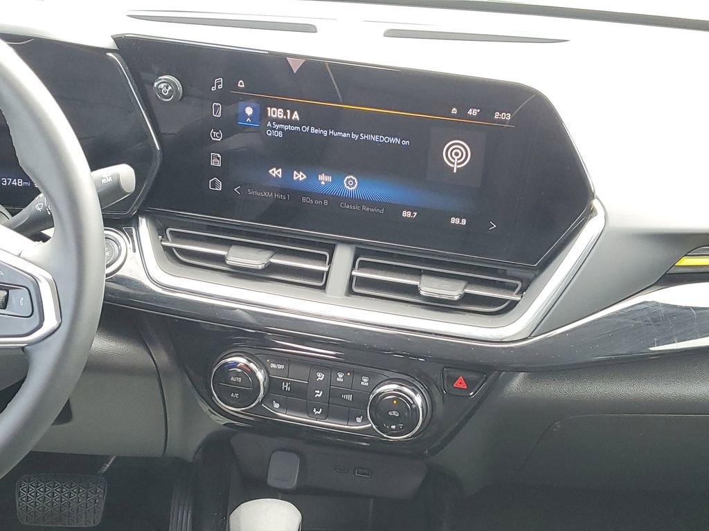 Used 2025 Chevrolet Trax ACTIV w/ Driver Confidence Package image 27