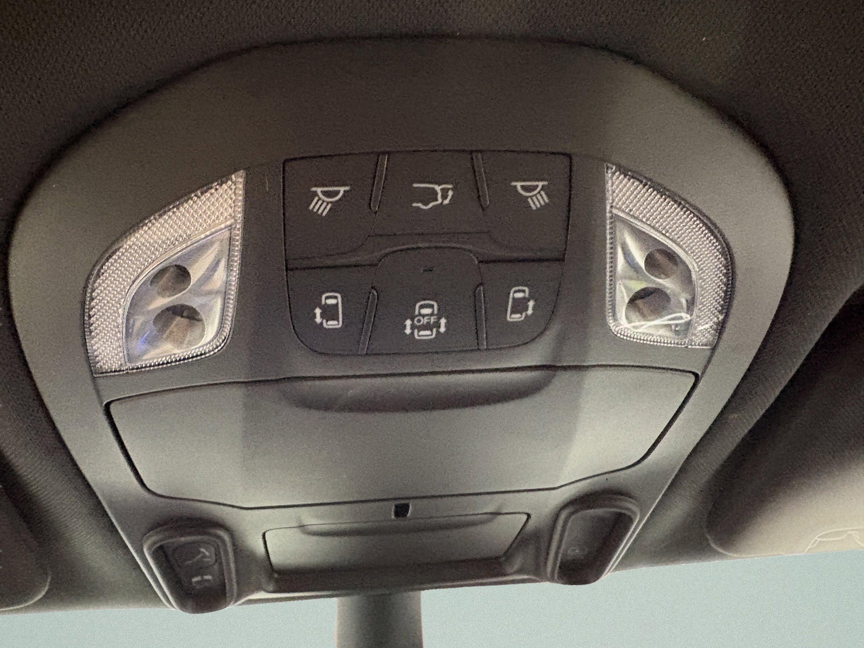 Used 2025 Chrysler Pacifica Limited image 31