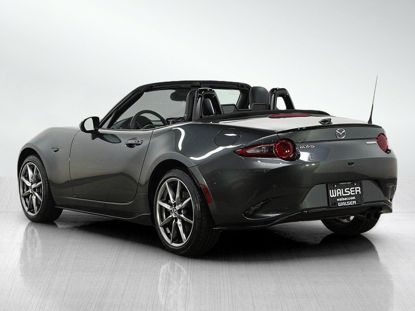 Used 2022 MAZDA MX-5 Miata Grand Touring w/ Appearance Package RWD image 4