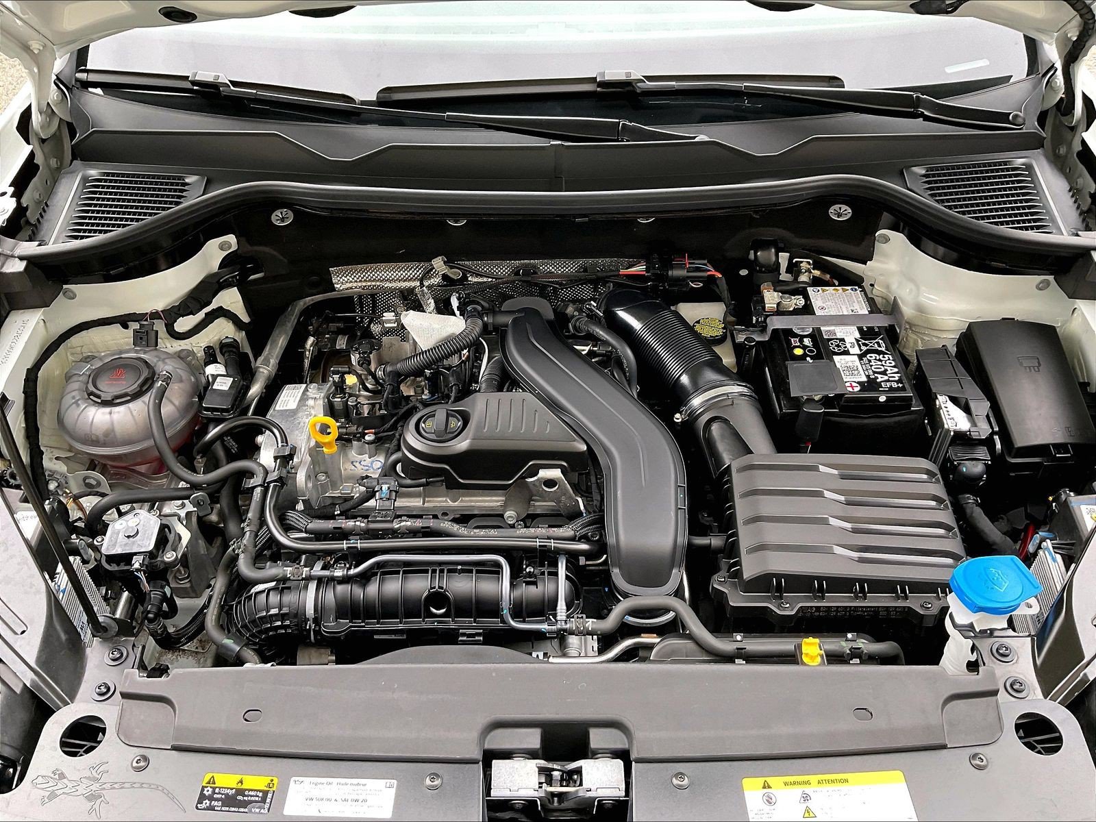 Certified 2025 Volkswagen Taos SE FWD image 9