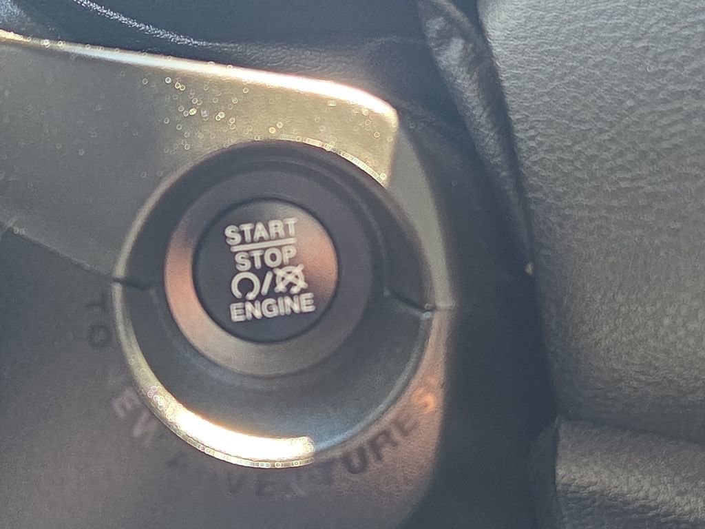 Certified 2020 Jeep Renegade Altitude AWD/4WD image 16