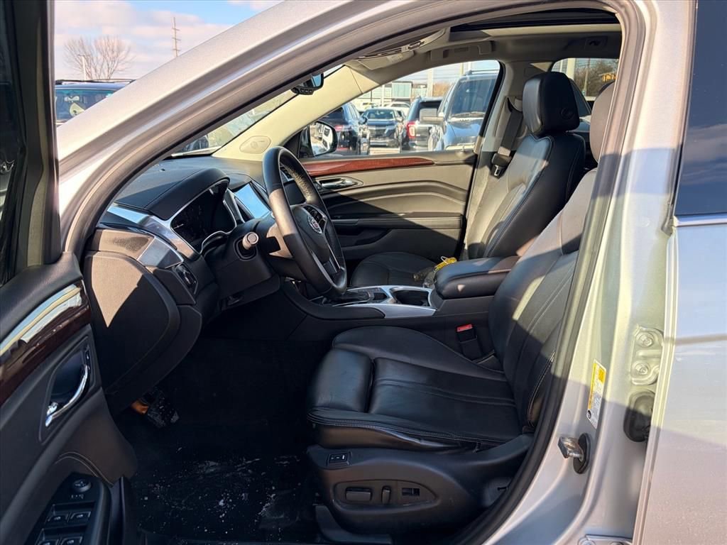 Used 2015 Cadillac SRX Luxury image 16