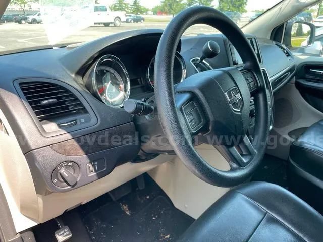 Used 2019 Dodge Grand Caravan SE FWD image 13