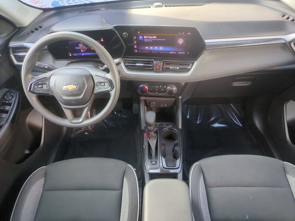 Used 2025 Chevrolet TrailBlazer LT FWD image 17