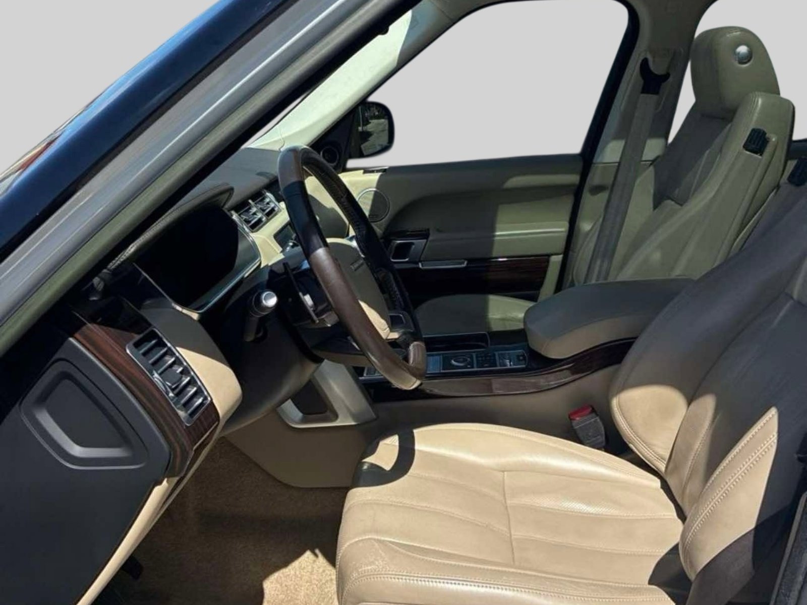 Used 2015 Land Rover Range Rover HSE image 3