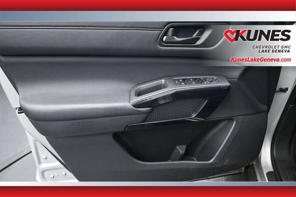Used 2025 Nissan Pathfinder SV FWD image 22