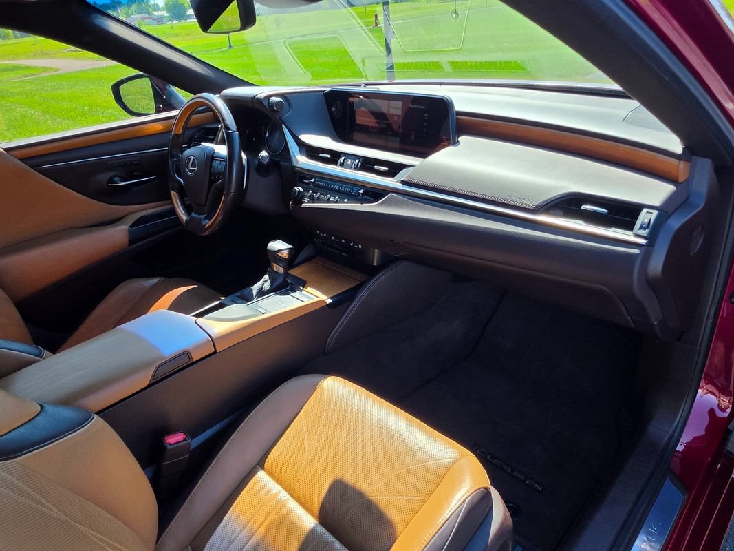 Used 2019 Lexus ES 350 w/ Accessory Package FWD image 18