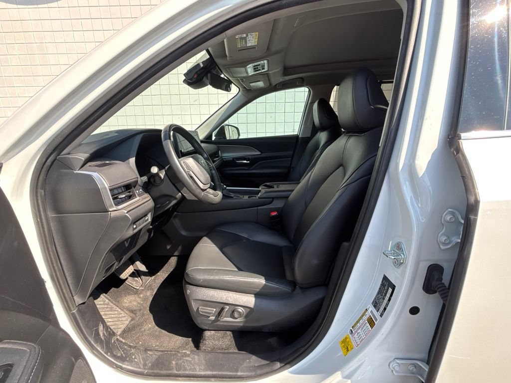 Used 2024 Toyota Grand Highlander AWD image 4