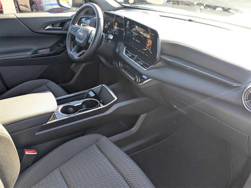 Used 2025 Chevrolet Equinox LT image 37