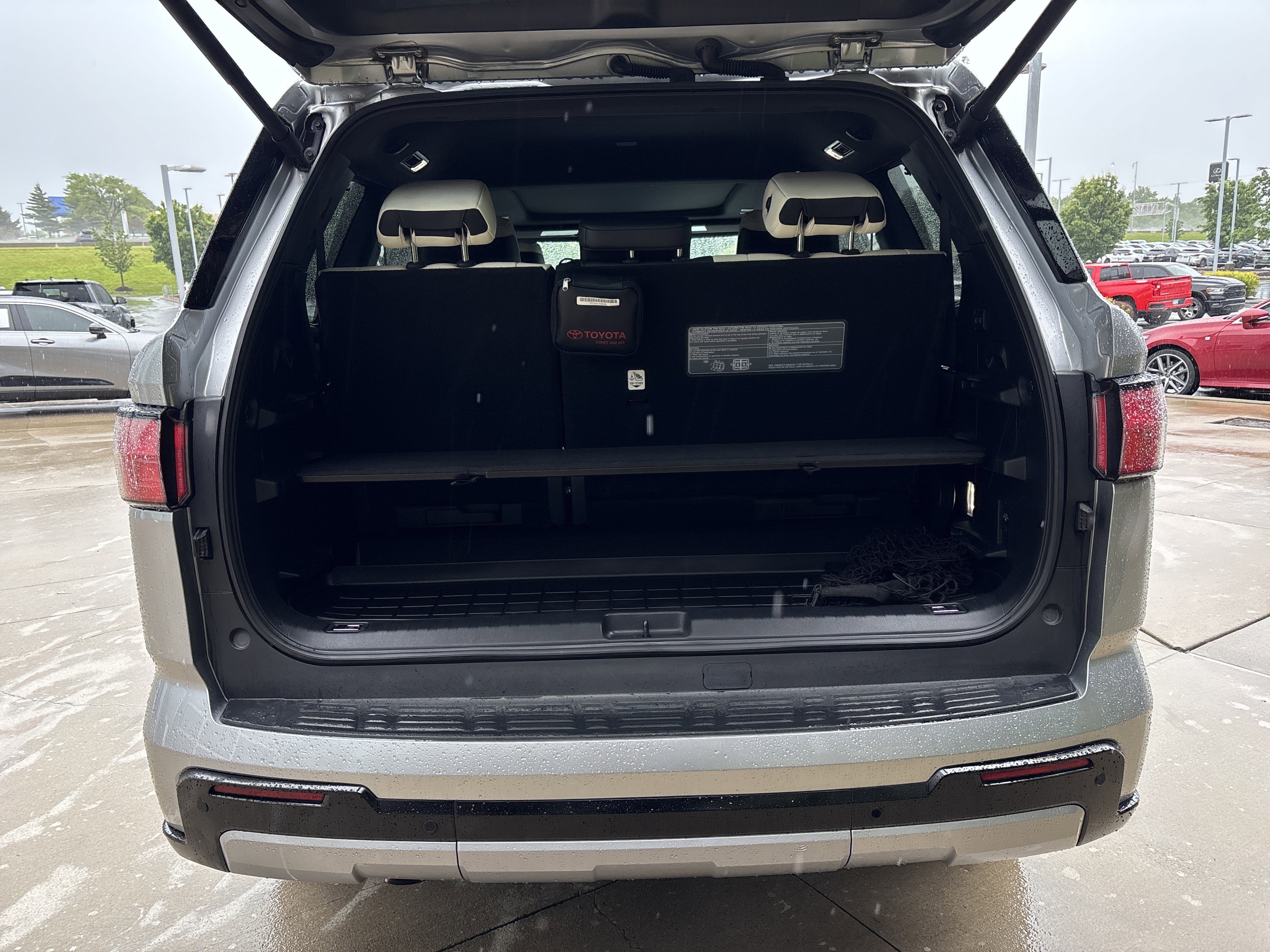 Used 2024 Toyota Sequoia Capstone AWD/4WD image 31