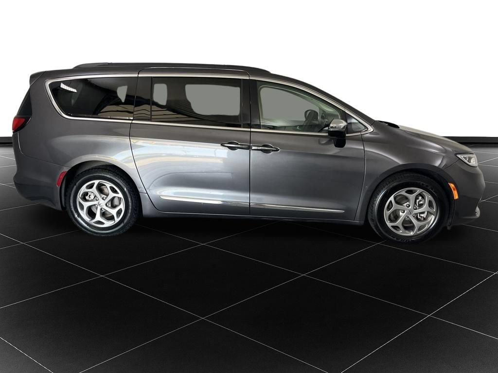 Used 2023 Chrysler Pacifica Limited FWD image 6