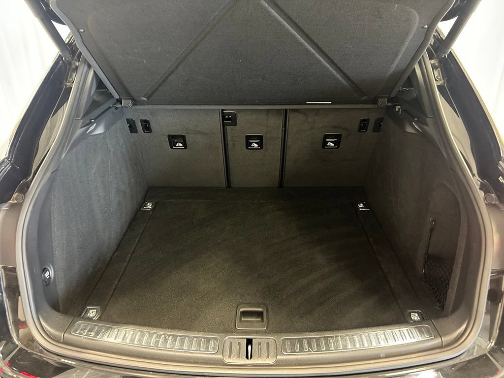 Certified 2021 Porsche Macan AWD/4WD image 28