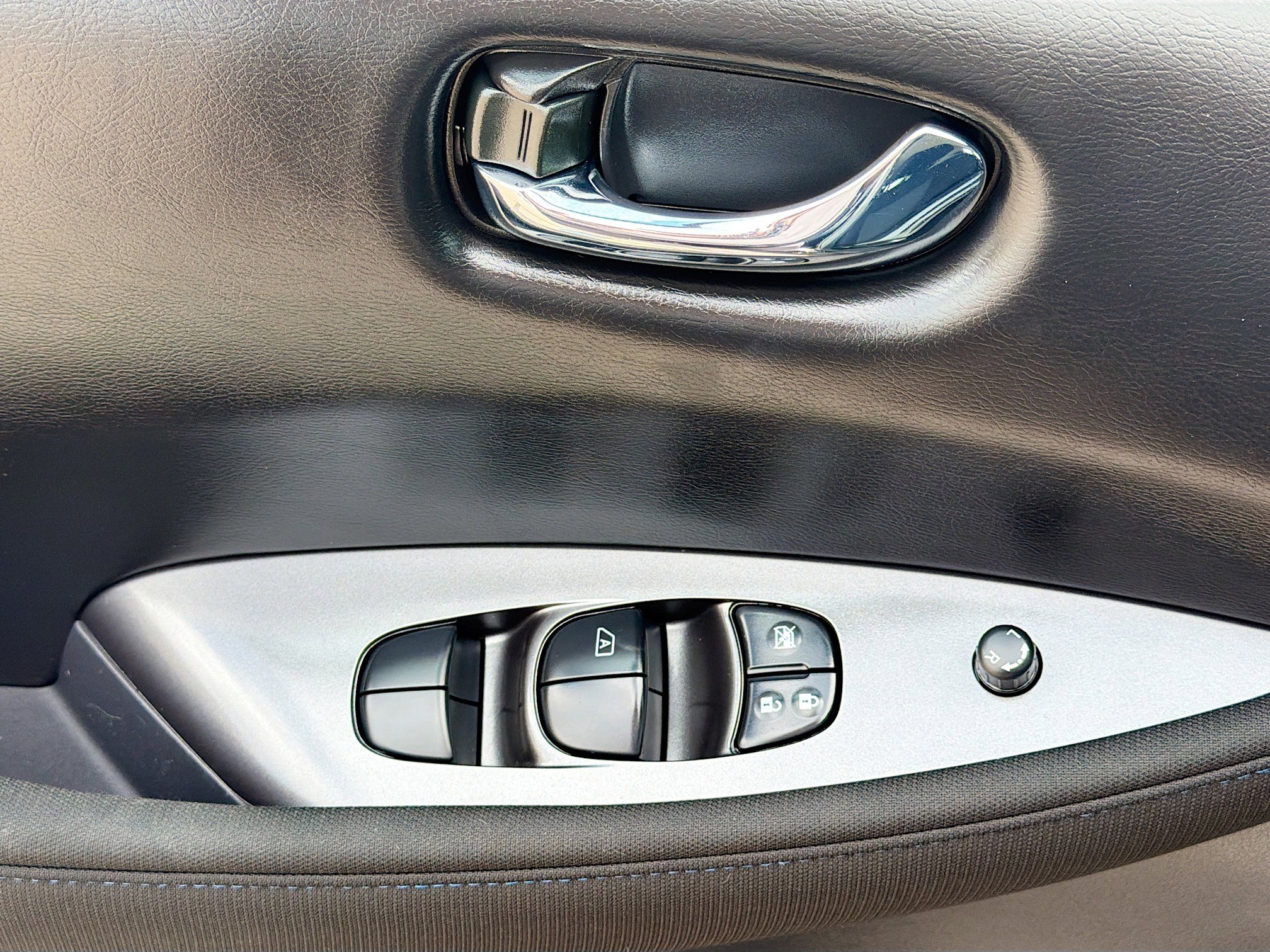 Used 2025 Nissan Leaf S FWD image 15