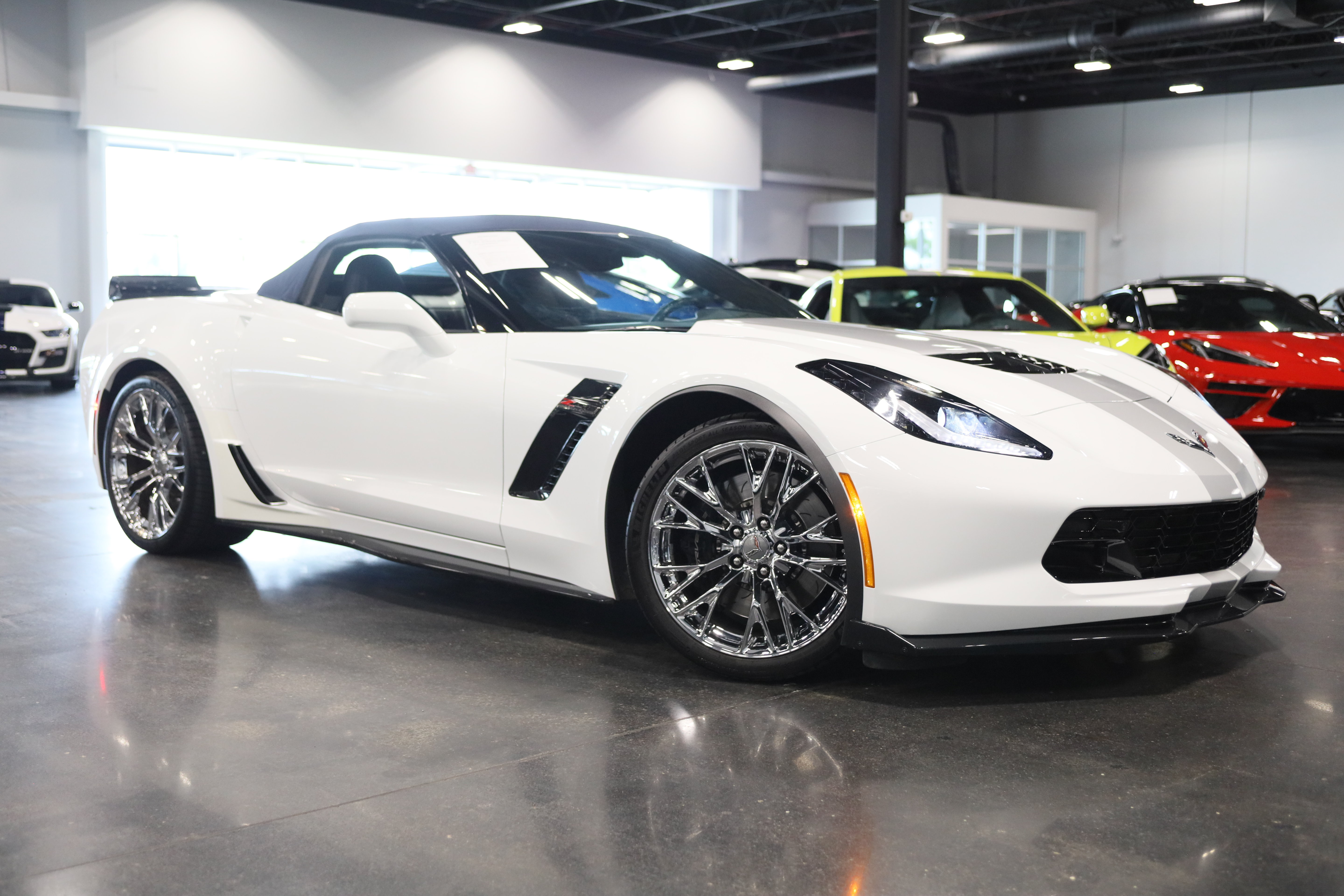 Used 2016 Chevrolet Corvette Z06 w/ 3LZ Preferred Equipment Group RWD image 2