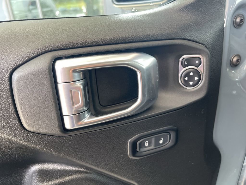Used 2025 Jeep Gladiator Sport AWD/4WD image 13