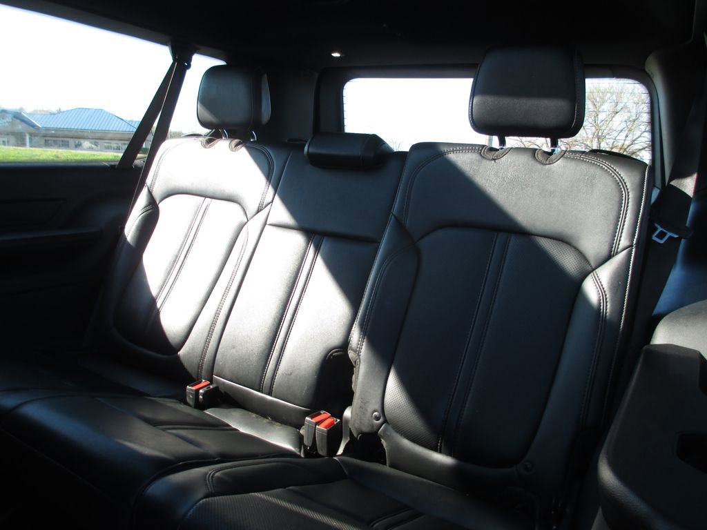 Used 2023 Jeep Wagoneer L 4WD w/ Premium Group I image 24