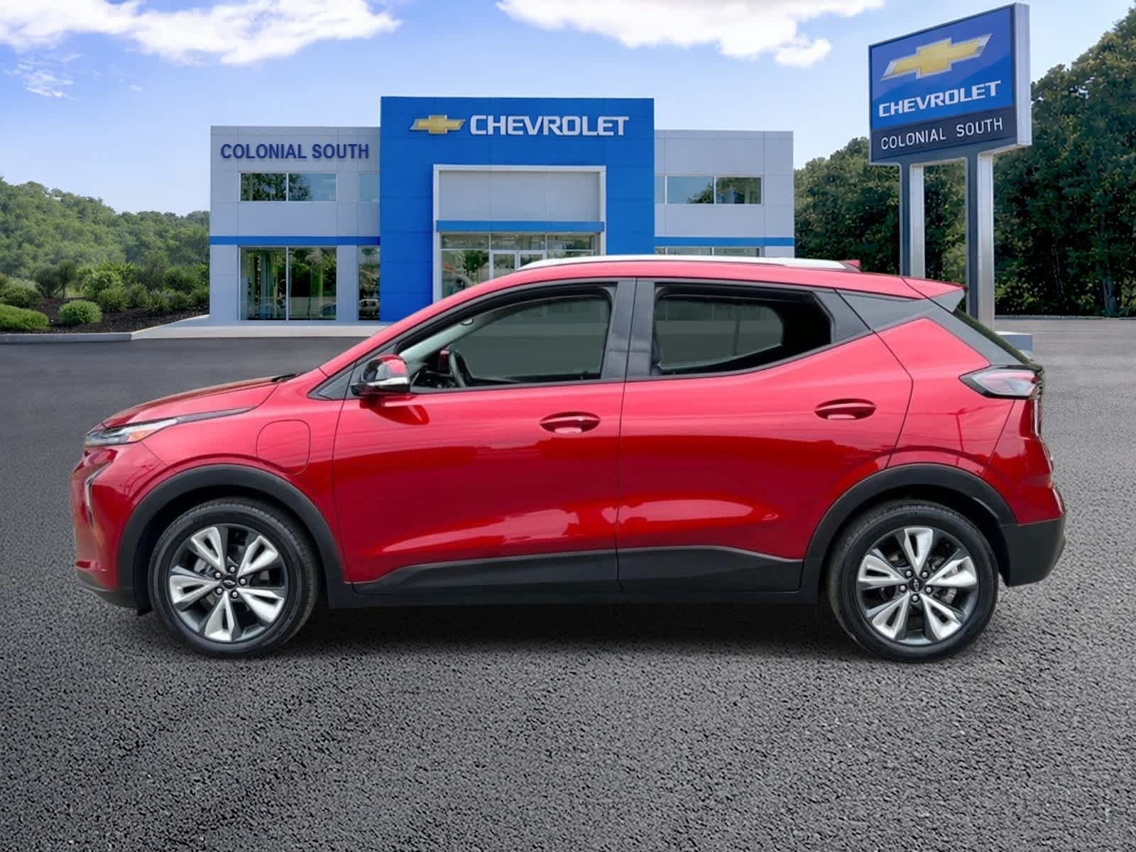 Certified 2023 Chevrolet Bolt EUV LT w/ Convenience Package FWD image 3
