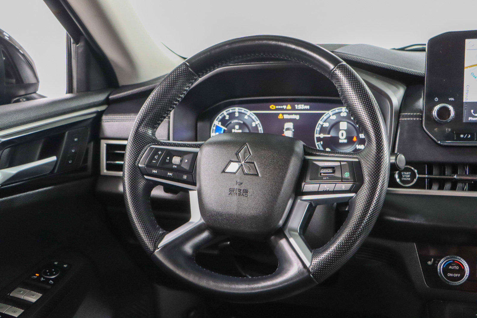 Used 2023 Mitsubishi Outlander SEL image 12