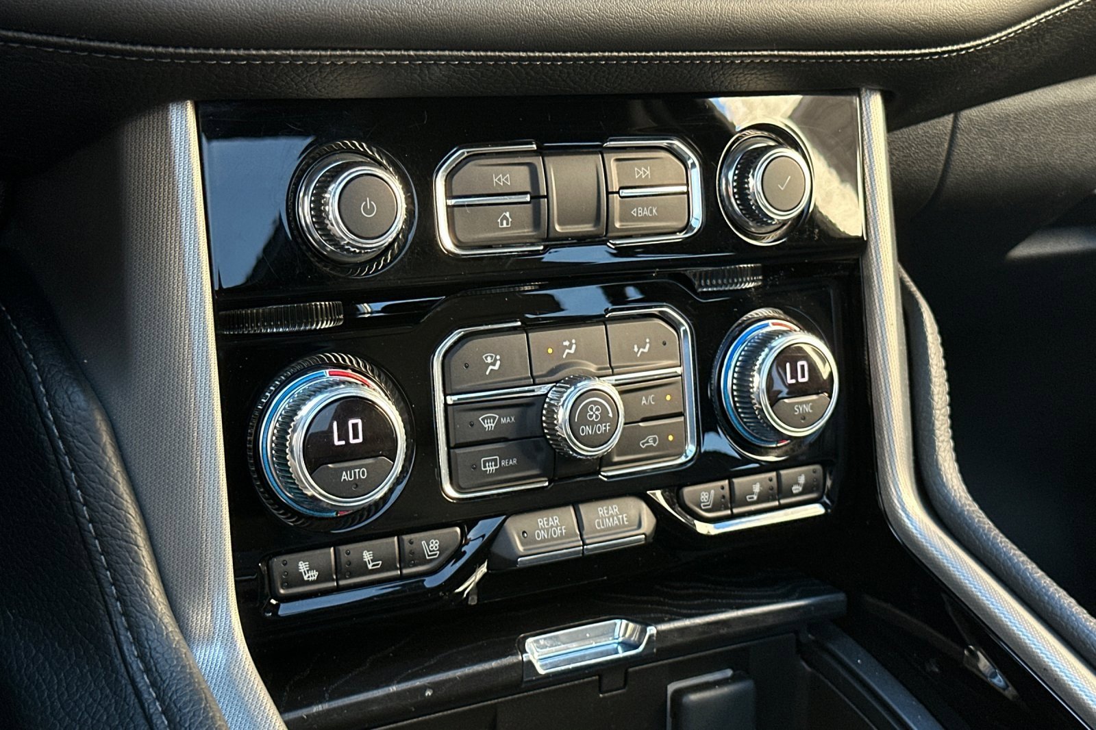 Used 2021 GMC Yukon XL Denali w/ LPO, Illumination Package image 26