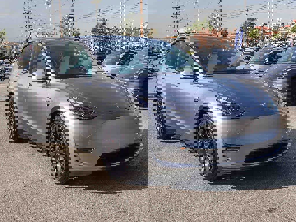 Used 2024 Tesla Model Y Performance image 3