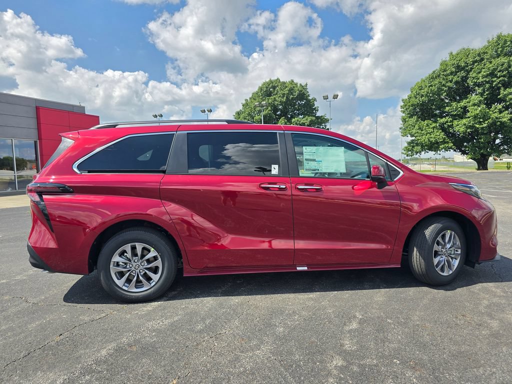 New 2026 Toyota Sienna XLE FWD image 17