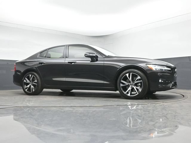 Used 2025 Volvo S60 B5 Plus AWD/4WD image 35
