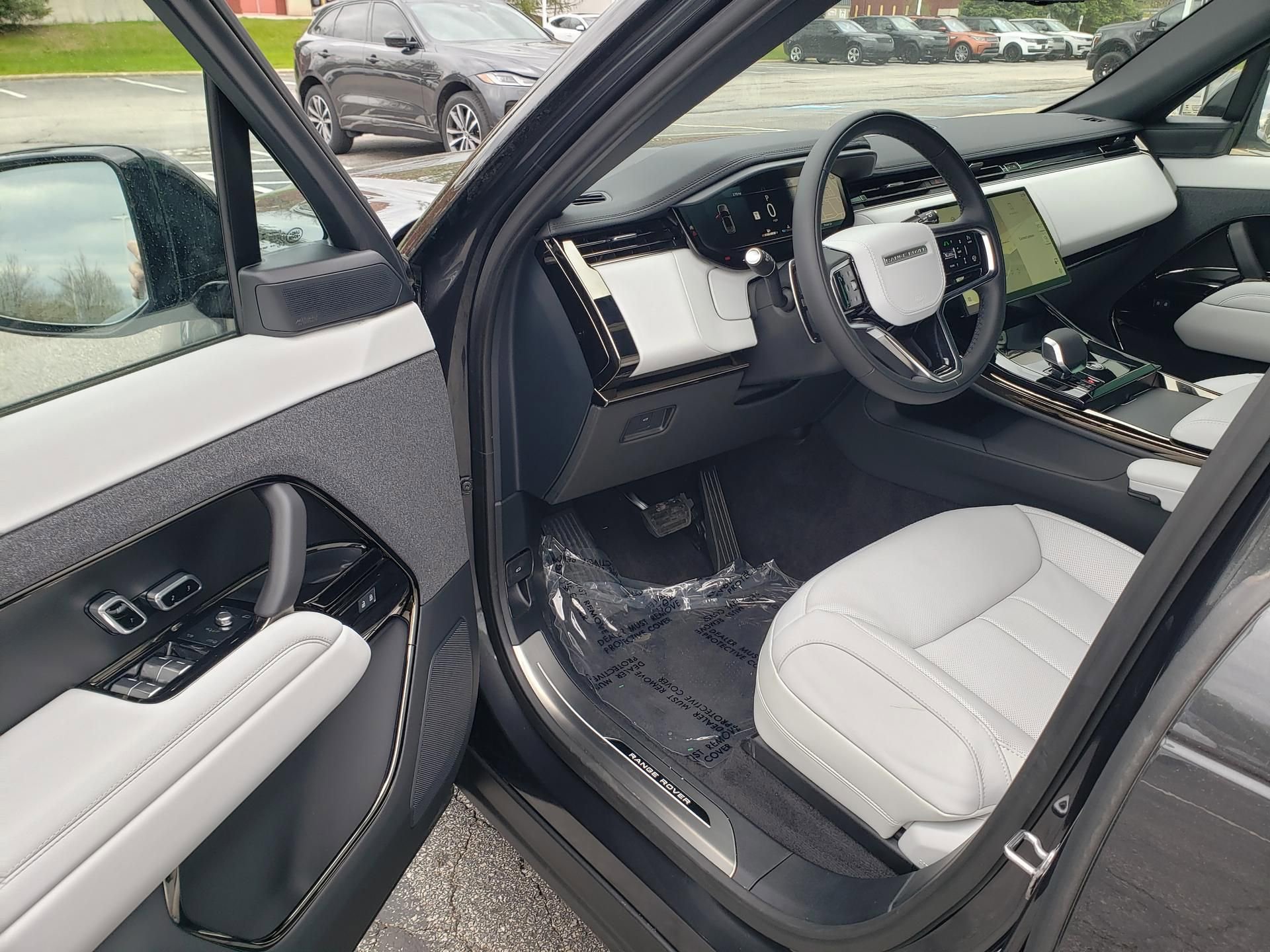 New 2026 Land Rover Range Rover Sport SE AWD/4WD image 9