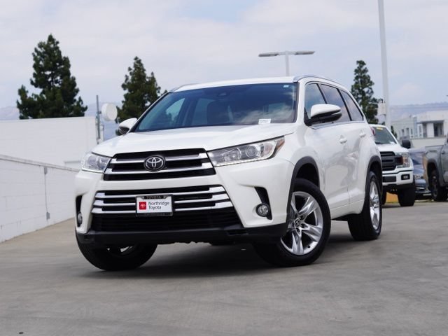 Used 2017 Toyota Highlander Limited w/ Carpet Mat Package FWD image 4