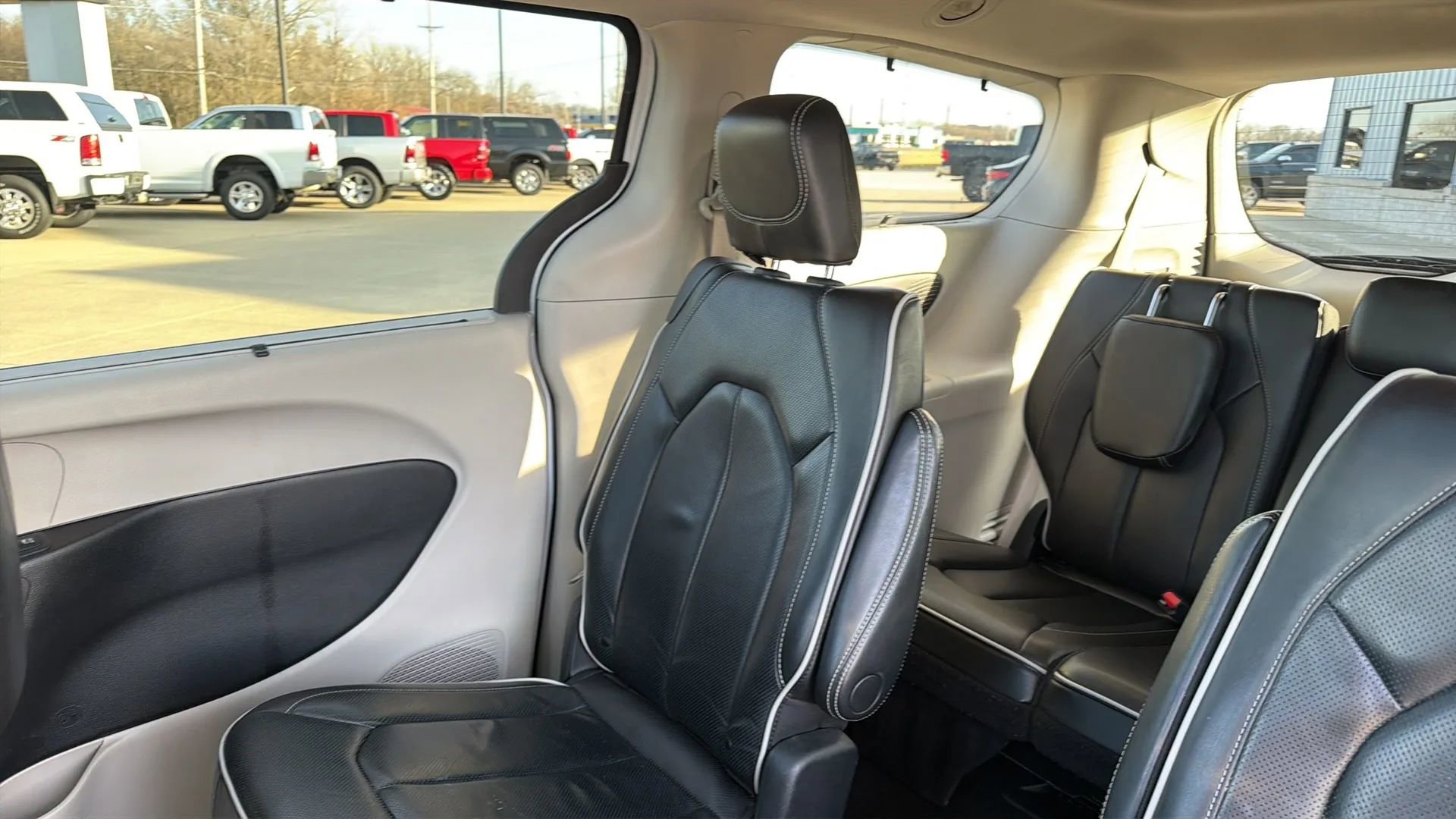 Used 2022 Chrysler Pacifica Limited image 51