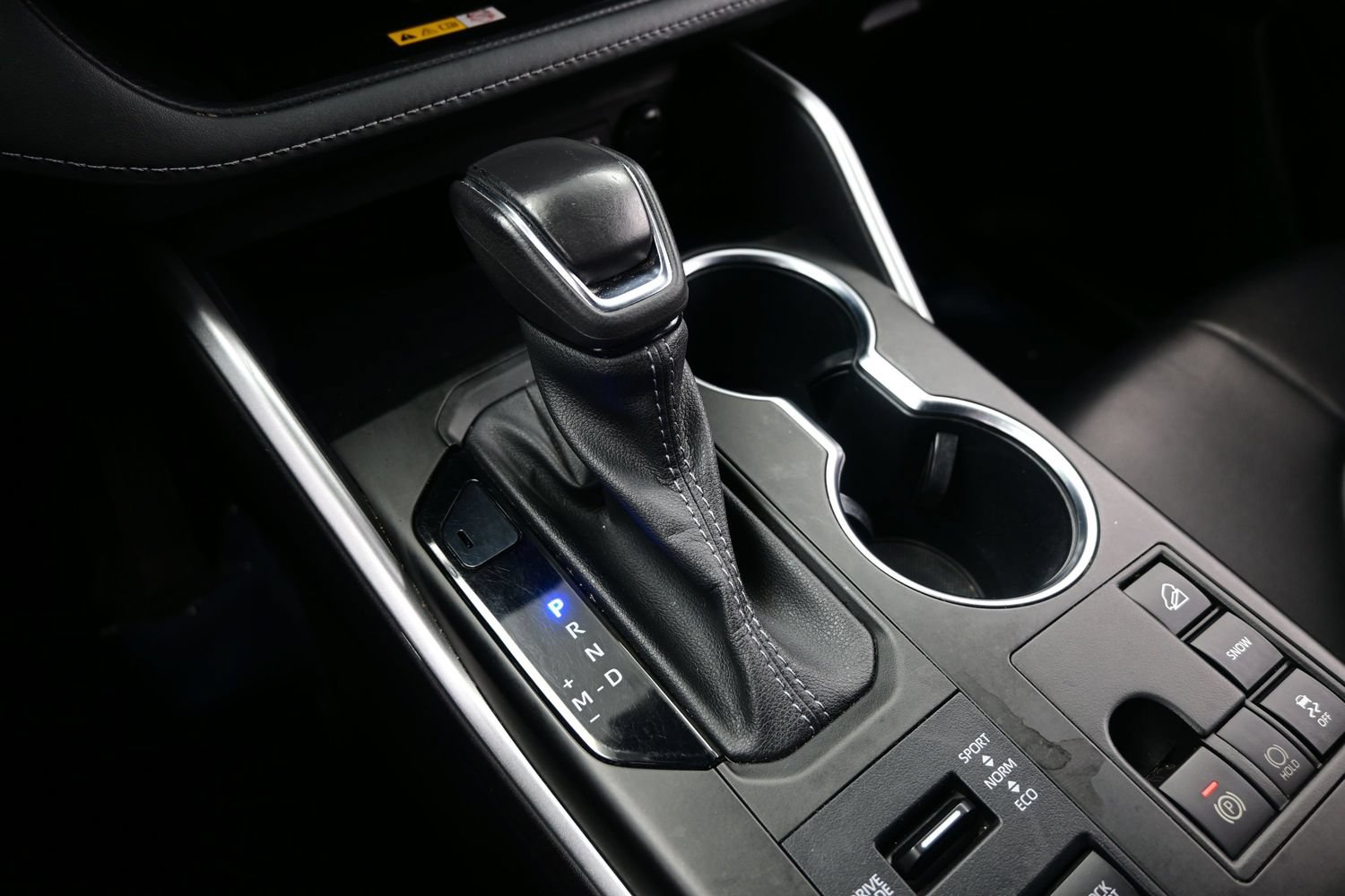 Used 2023 Toyota Highlander XLE AWD/4WD image 23