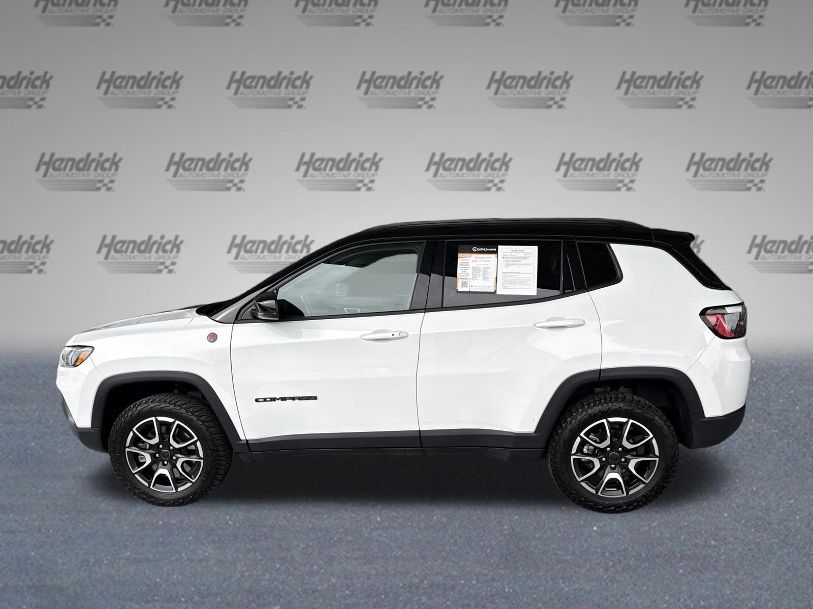 Used 2025 Jeep Compass Trailhawk image 6