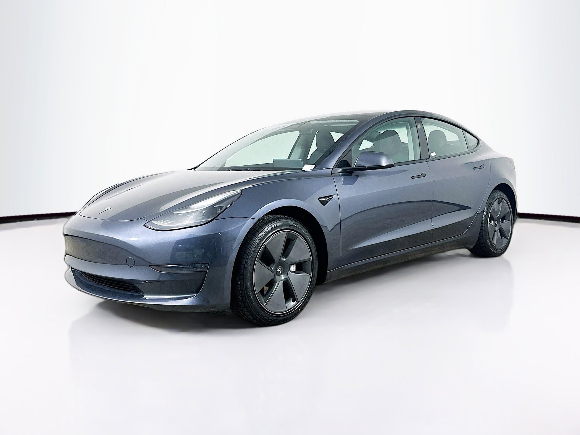 Used 2023 Tesla Model 3 Standard Range image 3