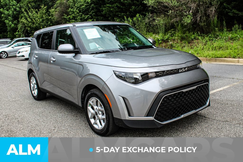 Used 2025 Kia Soul LX w/ LX Technology Package FWD image 4