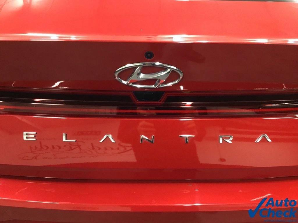 Used 2023 Hyundai Elantra Limited image 13