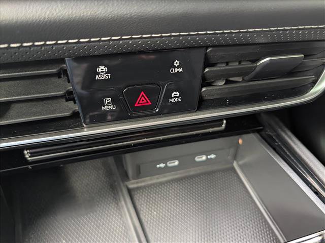 Certified 2024 Volkswagen Atlas Cross Sport SE w/ Panoramic Sunroof Package AWD/4WD image 37