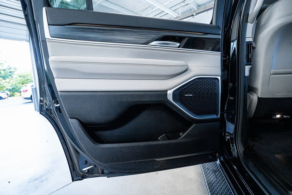 Used 2023 Jeep Wagoneer Series III w/ Preferred Equipment Group image 53