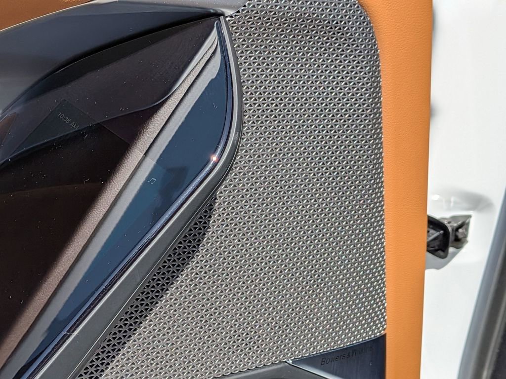 Used 2023 BMW 740i w/ Parking Assistance Package image 15