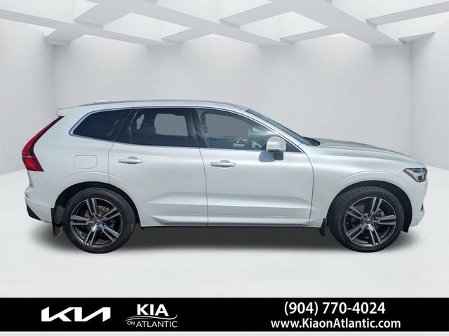 Used 2019 Volvo XC60 T5 Momentum w/ Multimedia Package AWD/4WD image 2