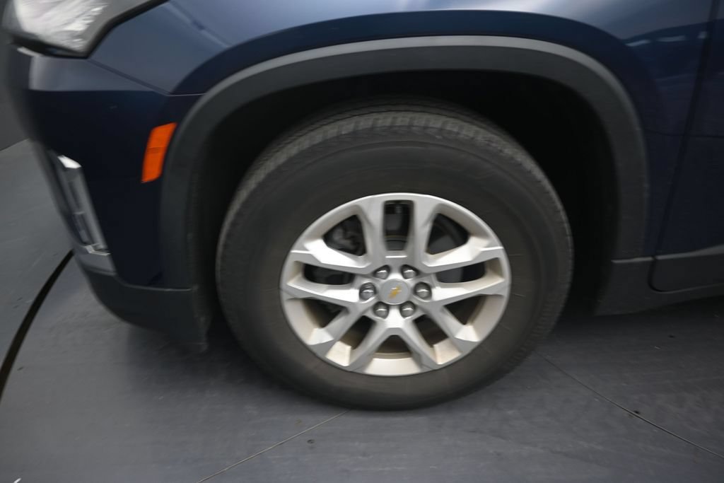 Used 2023 Chevrolet Traverse LS FWD image 9